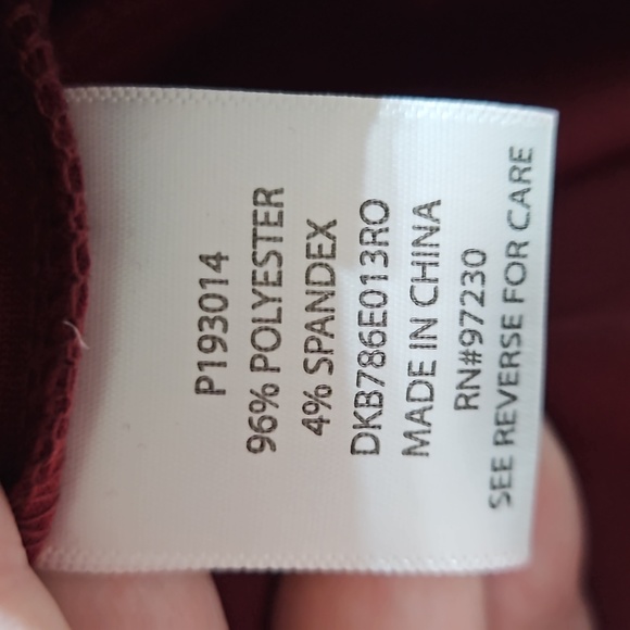 Burgundy zip down sleeveless dress with pockets - Picture 7 of 7